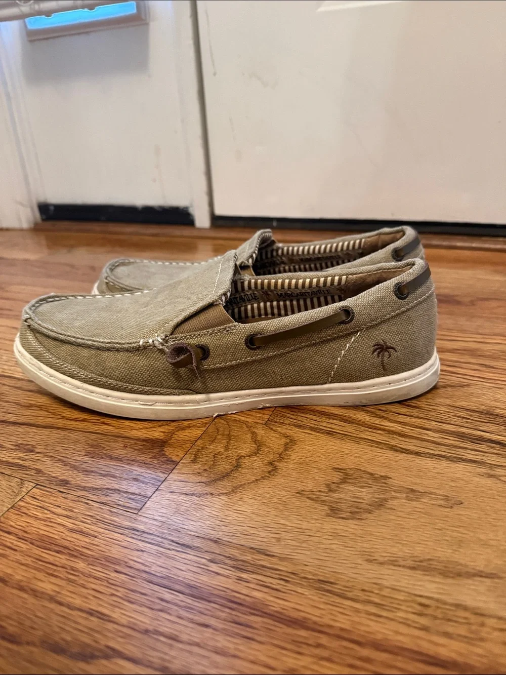 Casual Men’s Slip-On Canvas Shoes in Olive size 8.5